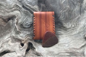 red_agate_guitar_pick_
