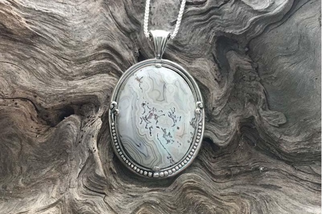 lace_agate_pendant